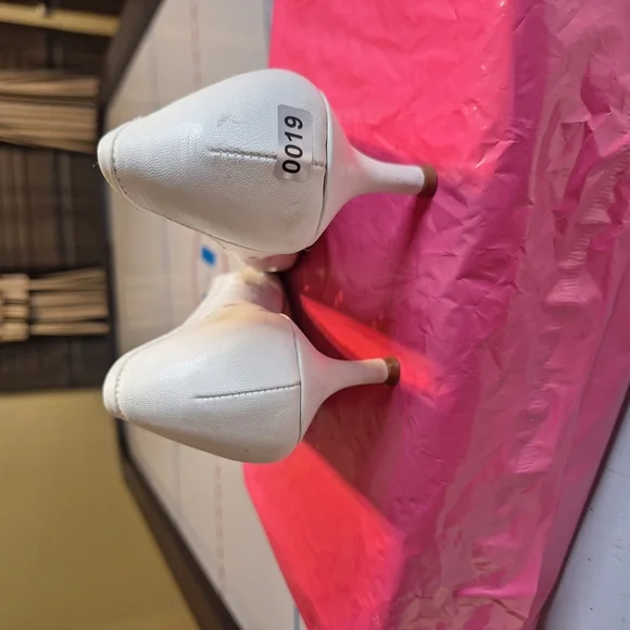 Rangoni White Pumps Heels Shoes Classic Design. Size 7.5 B - Picture 9 of 9